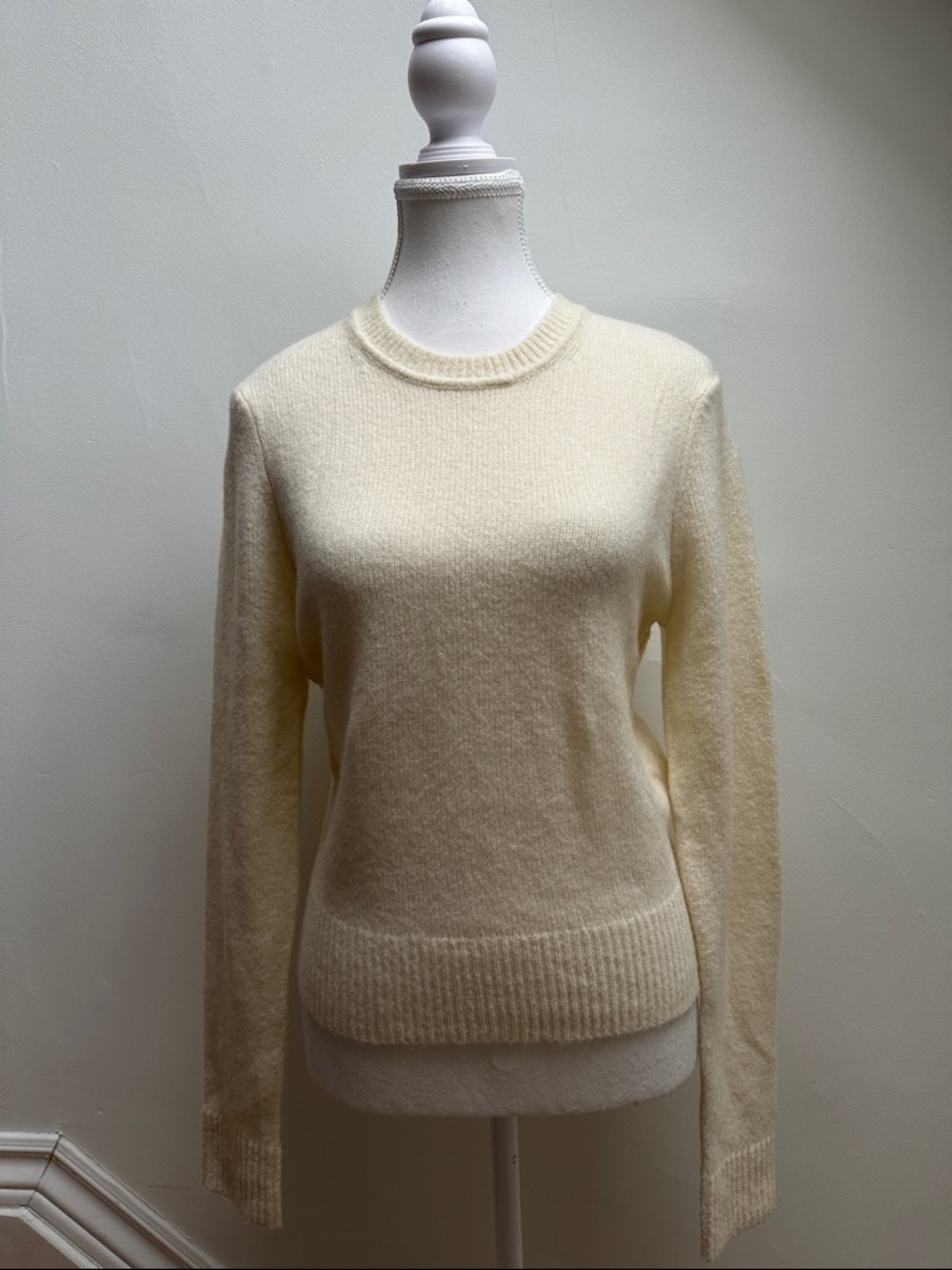 ABERCROMBIE & FITCH Cream Knit Crew Neck Preppy Cottagecore Sweater Size Medium